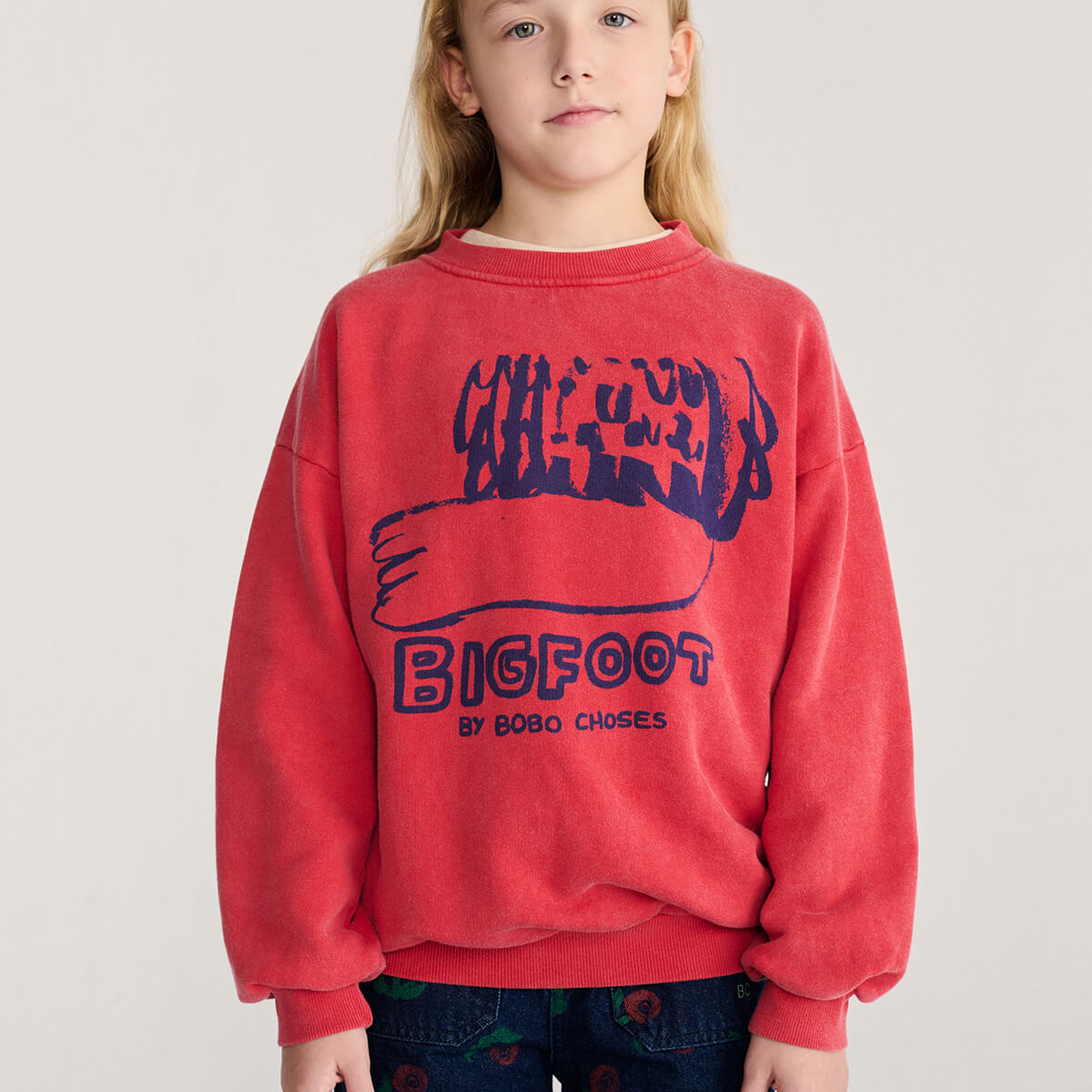 Sweat-shirt décontracté en coton biologique rouge avec motif Bigfoot et imprimé audacieux sur la poitrine, coupe décontractée pour le quotidien des enfants (1-13 ans)