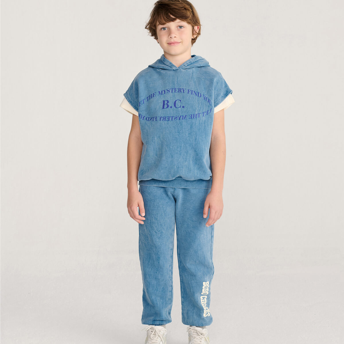 Pantalon de jogging décontracté en mélange de coton biologique avec motif graphique bleu, taille élastiquée et poches latérales pour enfants (1-13 ans)