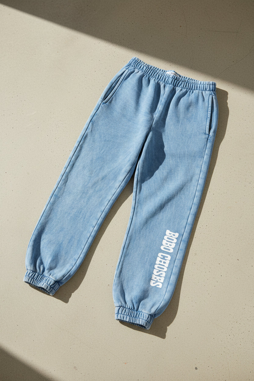 Pantalon de jogging décontracté en mélange de coton biologique avec motif graphique bleu, taille élastiquée et poches latérales pour enfants (1-13 ans)