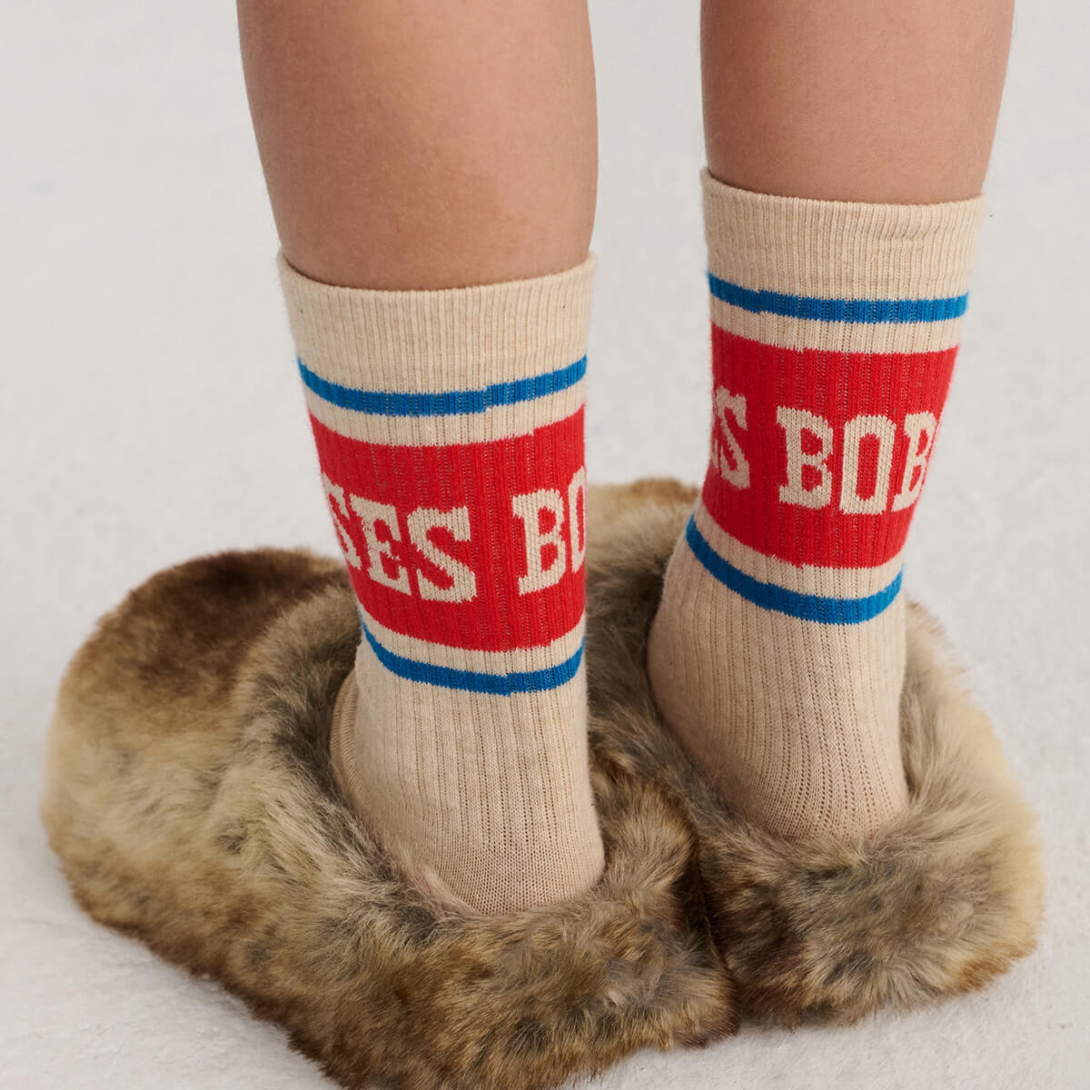 Chaussettes hautes fantaisie en mélange de coton à imprimé graphique multicolore éclatant avec blocs de couleurs audacieux pour enfants au quotidien (2-11 ans)