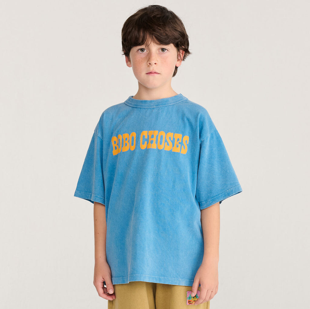 T-shirt en coton ludique à motif lettres pop blanches et imprimé color-block audacieux pour enfants (2-13 ans)