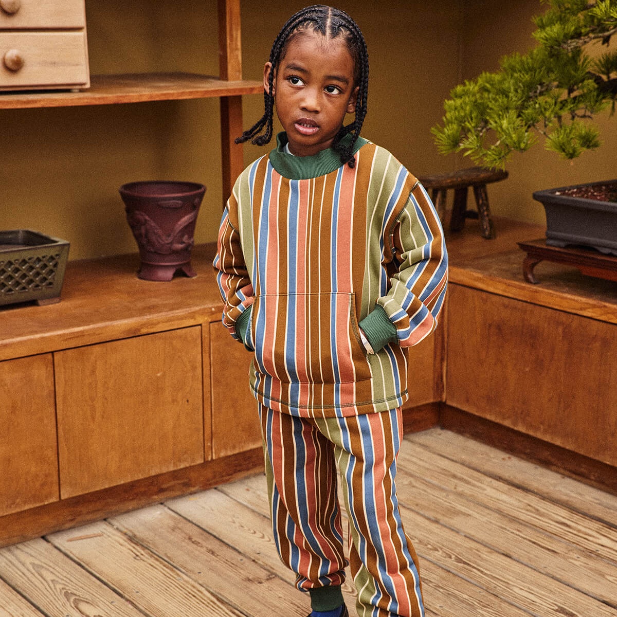Sweat-shirt décontracté en coton rayé avec poche kangourou pour enfants, idéal au quotidien (3-8 ans)