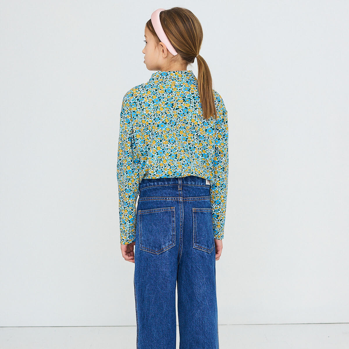 T-shirt à manches longues en coton côtelé à col montant avec motif floral artistique bleu délavé, chaleur au col pour l'automne (3-10 ans)