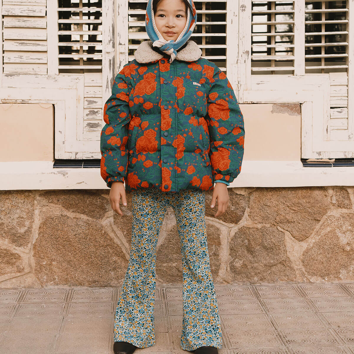 Pantalon en coton côtelé à motif floral bleu délavé artistique avec taille élastique pour le confort des enfants au quotidien (3-10 ans)